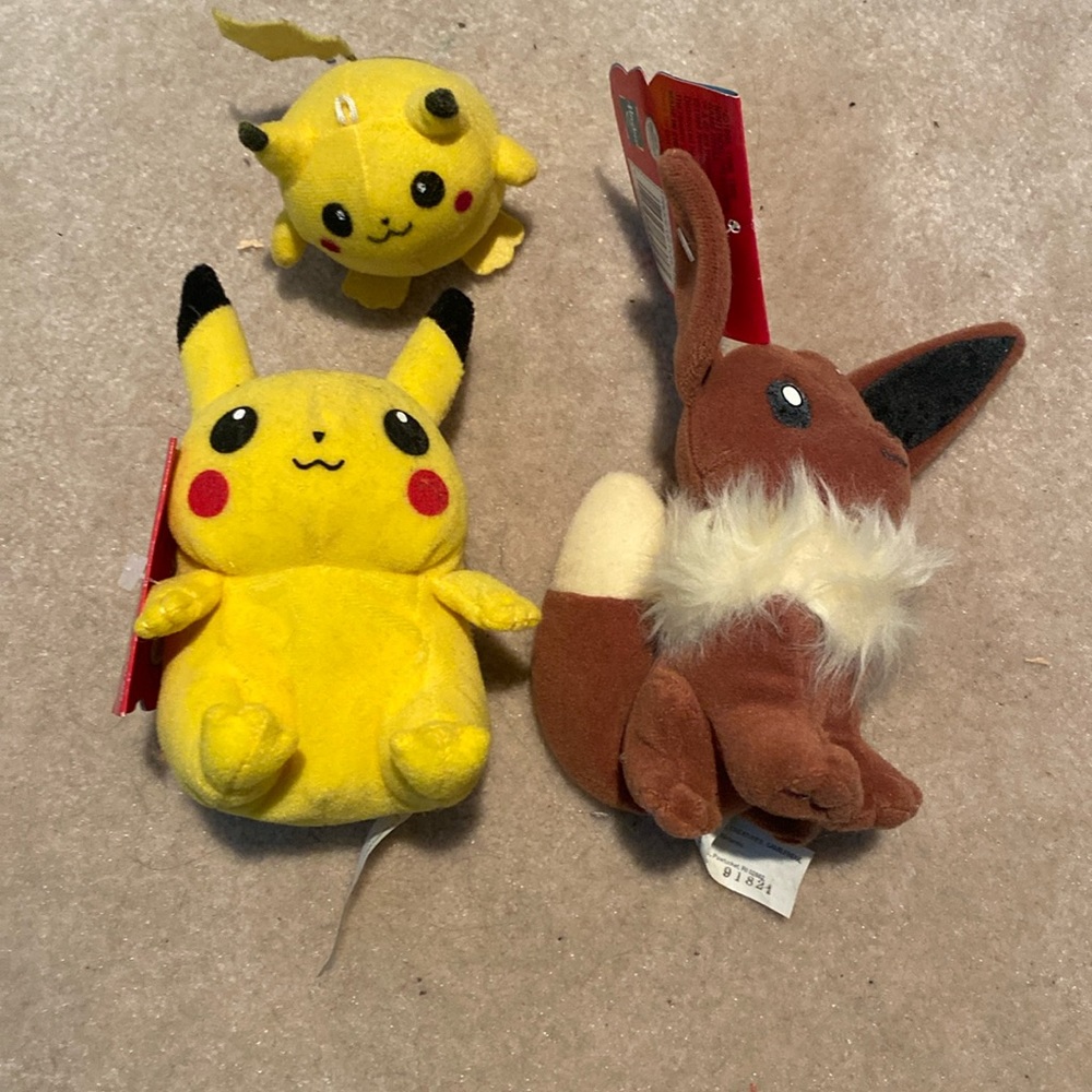 NWT & Vintage 1999 Pokemon Pikachu #25 and Eevee #133